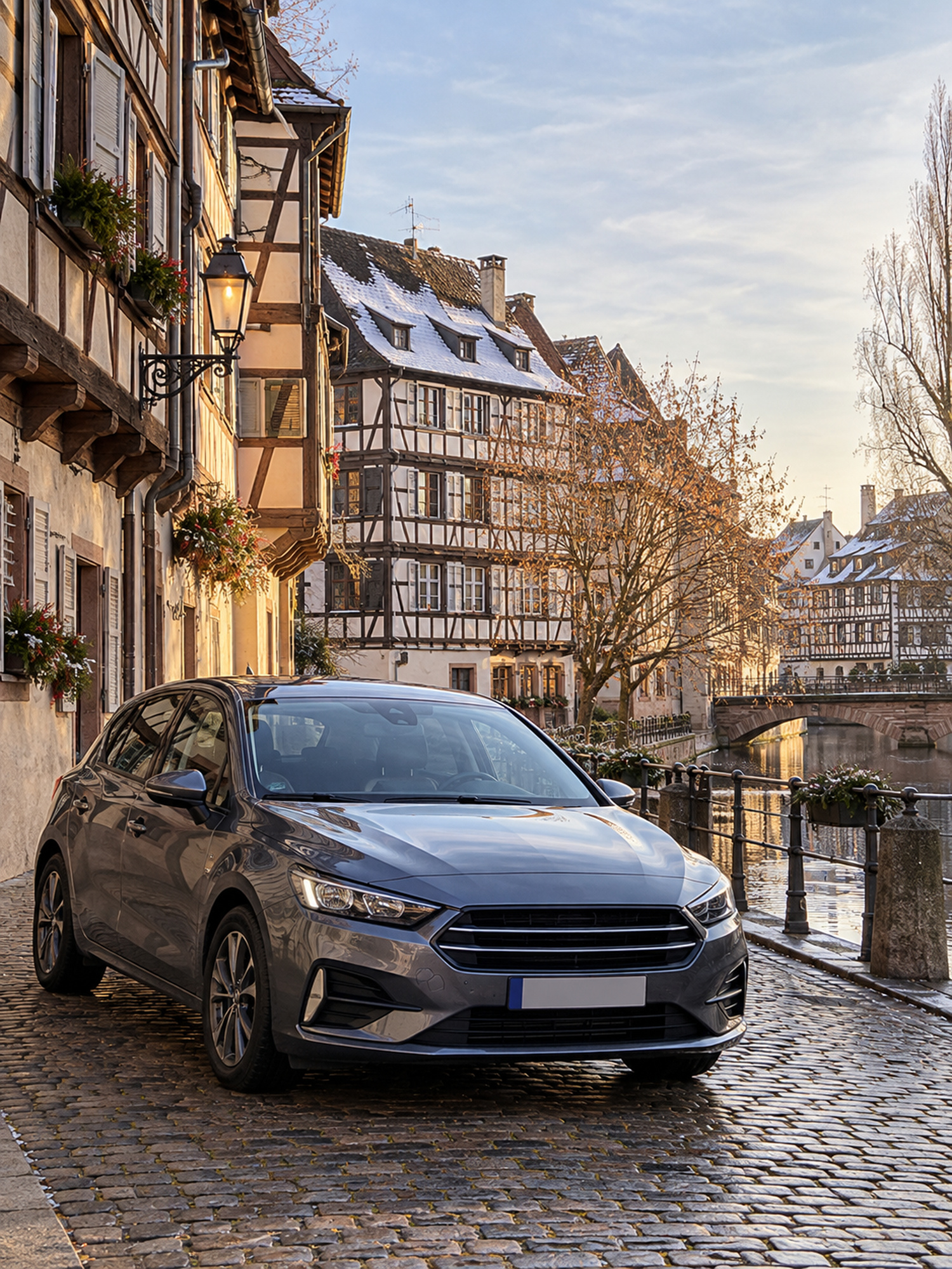 voiture devant une façade à colombages de la Petite France, hiver doux